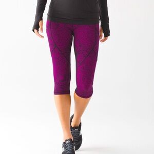 Lululemon Outrun 17" Crop Antique Paisley Deep Fuschia Black/Black